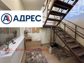 Όροφος σπιτιού Ηδεαλεν τσενταρ, Πλεβεν 8