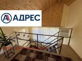Όροφος σπιτιού Ηδεαλεν τσενταρ, Πλεβεν 9