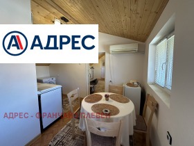 Όροφος σπιτιού Ηδεαλεν τσενταρ, Πλεβεν 3