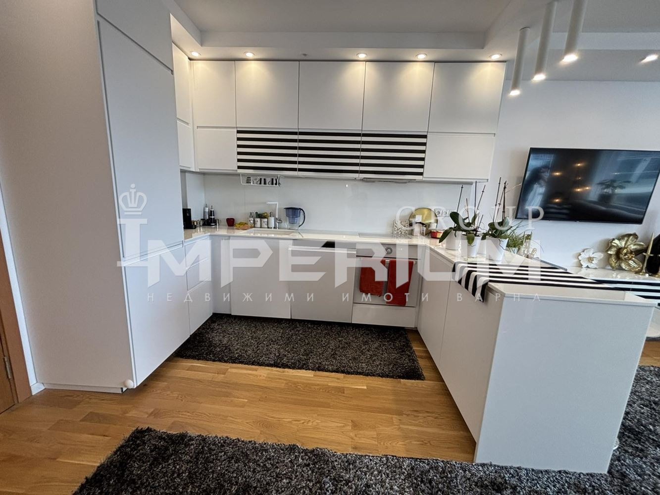 Дава под наем 3-СТАЕН, гр. Варна, Бриз, снимка 2 - Апартаменти - 51904836