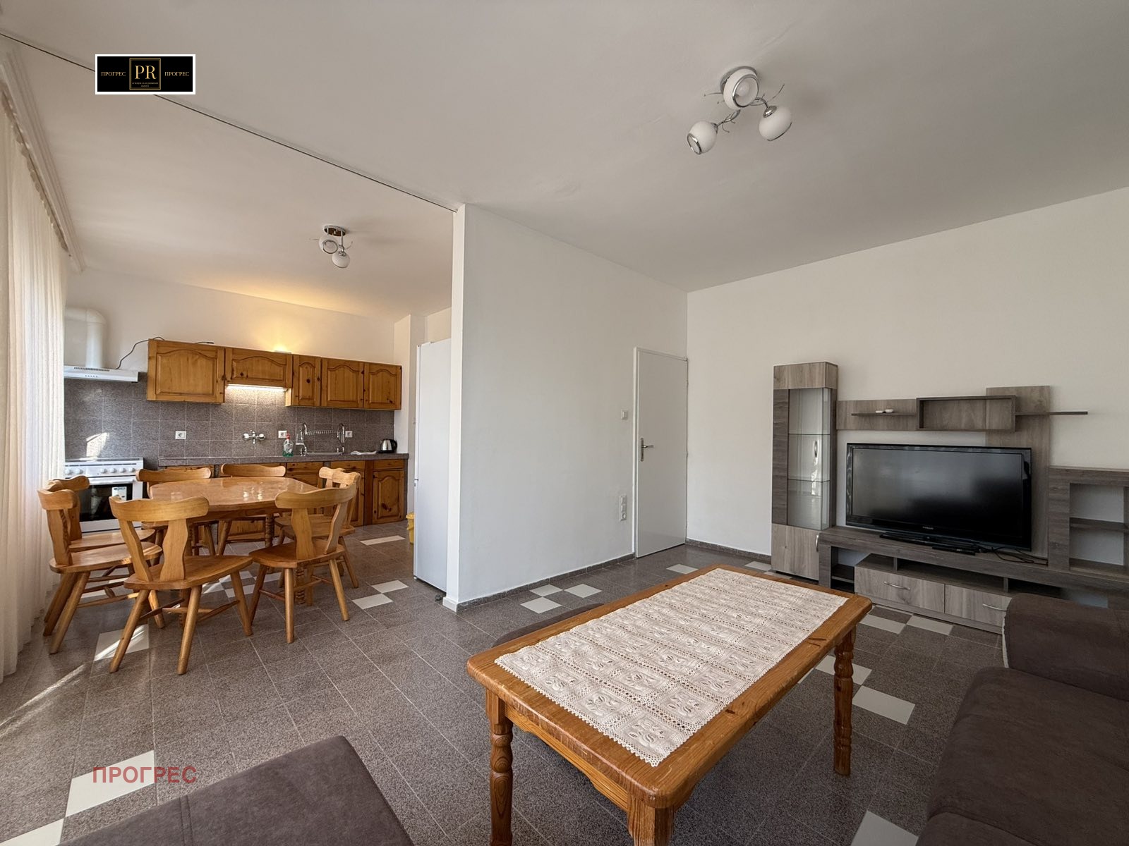 Дава под наем 3-СТАЕН, гр. Пловдив, Кючук Париж, снимка 3 - Апартаменти - 53702839