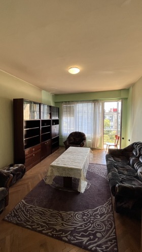 1 chambre Hadji Dimitar, Sofia