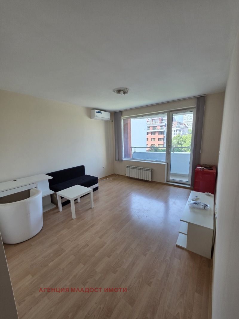 Para alugar  Estúdio Sofia , Pavlovo , 55 m² | 78215522
