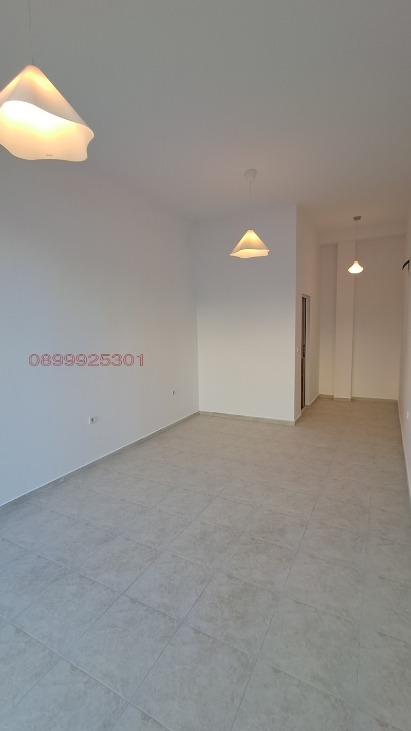 Дава под наем МАГАЗИН, гр. Хисаря, област Пловдив, снимка 2 - Магазини - 52782640