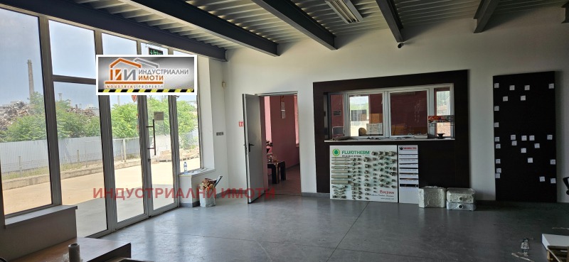 Te huur  Opslag Plovdiv , Industrialna zona - Sever , 3000 m² | 18151772