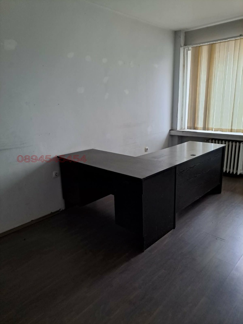 Дава под Наем ОФИС в град София, Банишора - 22 кв.м / 132 € » 258.17 лв.