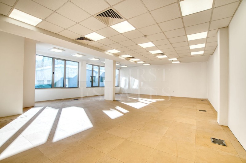 Дава под Наем ОФИС в град София, Център - 200 кв.м / 2 880 € » 5 632.79 лв., КЕЛЪР УИЛЯМС ЦЕНТЪР