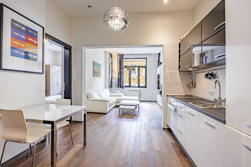 Дава под наем 3-СТАЕН, гр. София, Център