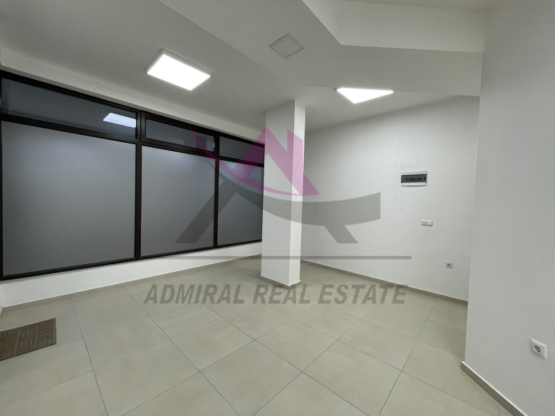 Дава под наем МАГАЗИН, гр. Варна, Левски 1, снимка 3 - Магазини - 53370580