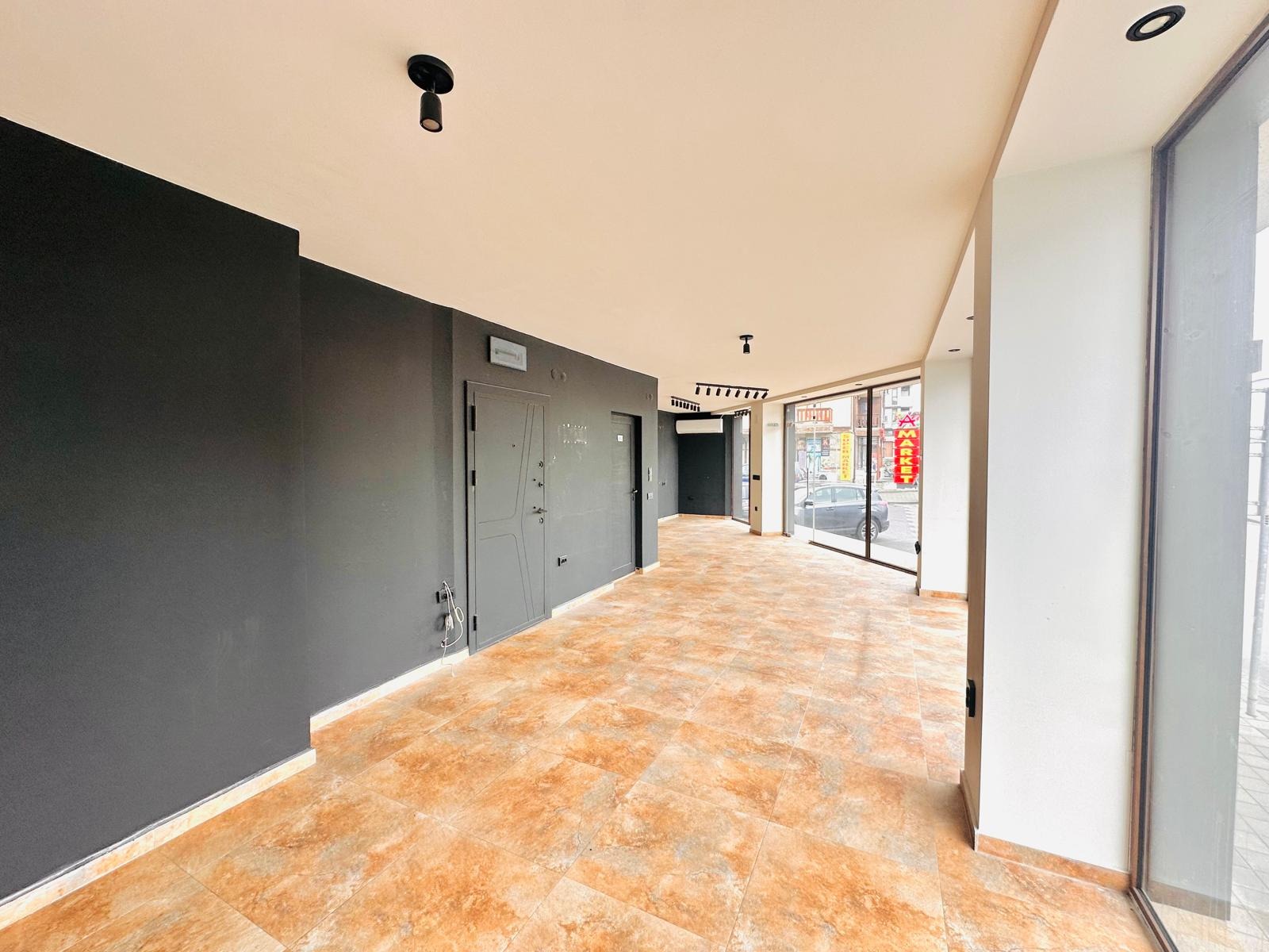 Дава под наем МАГАЗИН, гр. Банско, област Благоевград, снимка 2 - Магазини - 53972416