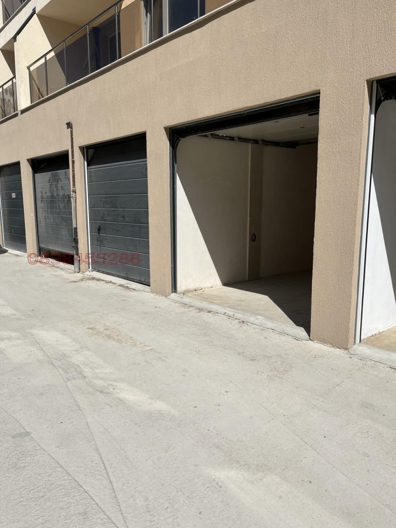 Дава под наем ГАРАЖ, ПАРКОМЯСТО, гр. Русе, Център, снимка 3 - Гаражи и паркоместа - 52770287