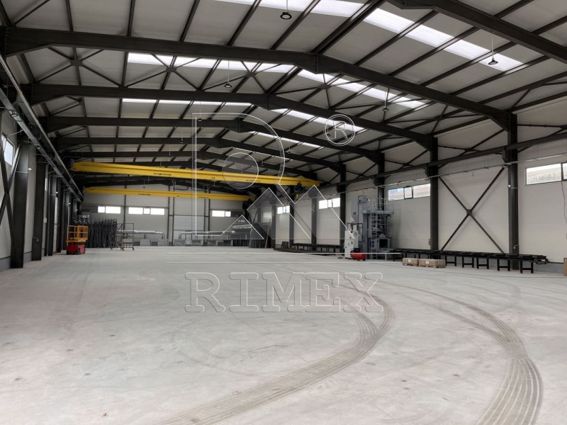 K pronájmu  Průmyslová budova Plovdiv , Industrialna zona - Jug , 4560 m2 | 69991916
