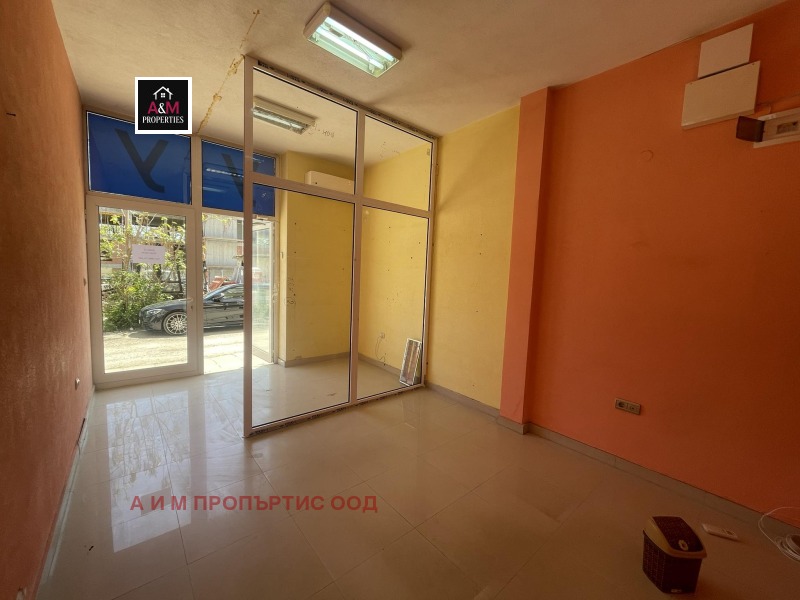 Дава под Наем МАГАЗИН в град Благоевград, Широк център - 19 кв.м / 220 € » 430.28 лв., А И М ПРОПЪРТИС ООД