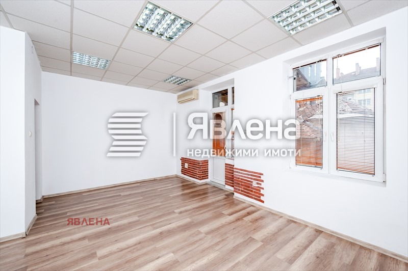 Дава под наем МНОГОСТАЕН, гр. София, Център