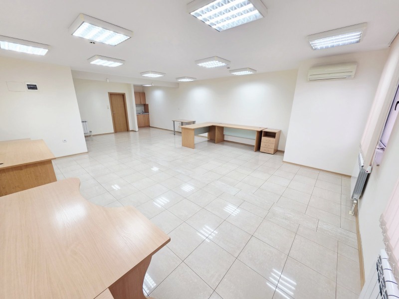 Дава под Наем ОФИС в град Пловдив, Кършияка - 79 кв.м / 445 € » 870.34 лв., ГАРАНТИ