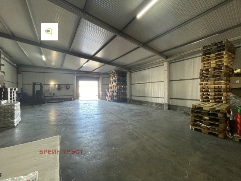 Дава под Наем СКЛАД в град София, с. Локорско - 550 кв.м / 2 200 € » 4 302.83 лв., БРЕЙН ТРЪСТ
