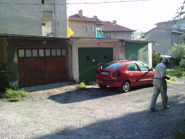 Дава под нем  Гараж, паркомясто, град Плевен, Широк център • 70 лв. • ID 31326792 — holmes.bg - [1] 