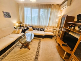1 Schlafzimmer Tschajka, Warna