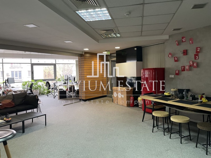 Da affittare  Ufficio Plovdiv , Tsentar , 222 mq | 50610305