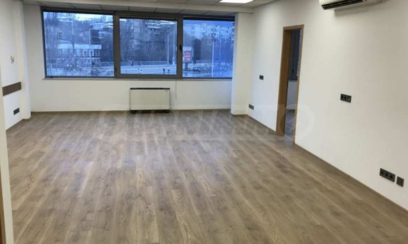 Дава под Наем ОФИС в град София, Център - 104 кв.м / 1 700 € » 3 324.91 лв., СУПРИММО - ГЛАВЕН ОФИС