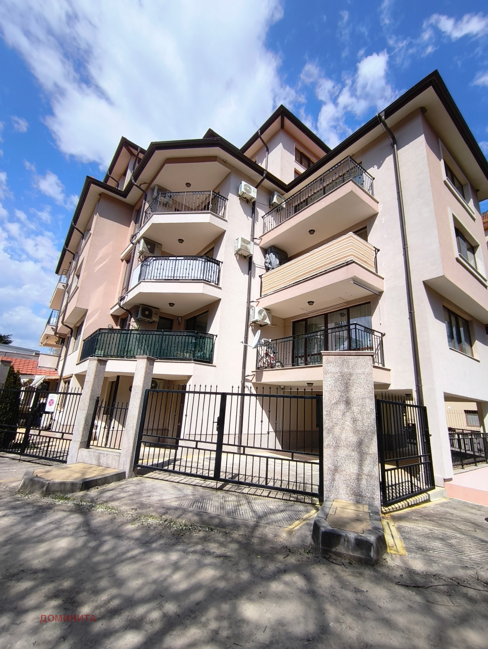 Дава под наем ГАРАЖ, ПАРКОМЯСТО, гр. Приморско, област Бургас