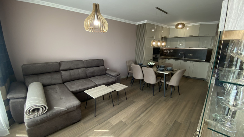 Дава под Наем 2-СТАЕН в град Варна, Бриз - 70 кв.м / 1 000 € » 1 955.83 лв., ЕРА ВИВА