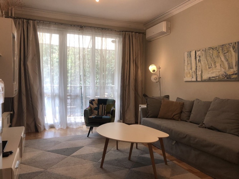 A louer  2 chambres Sofia , Doktorski pametnik , 85 m² | 27702515