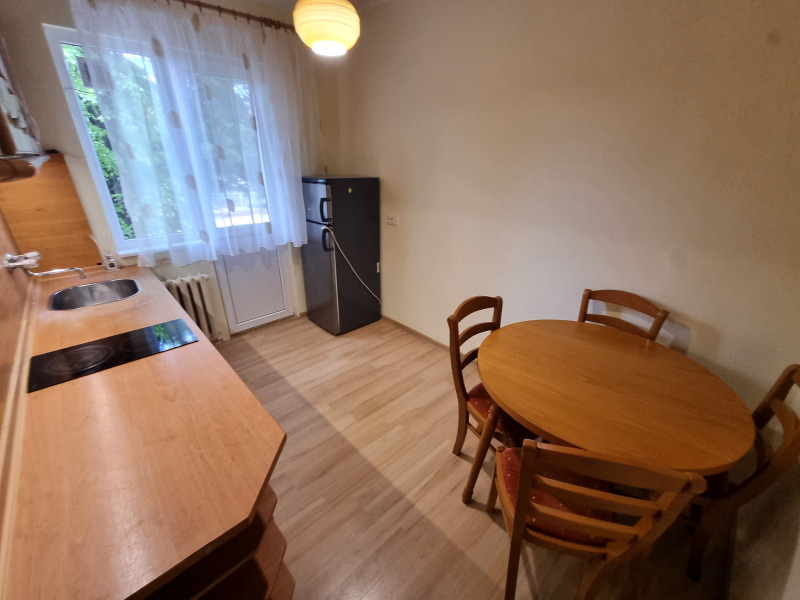 Дава под нем  2-стаен, град София, Западен парк •  360 EUR • ID 53342282 — holmes.bg - [1] 