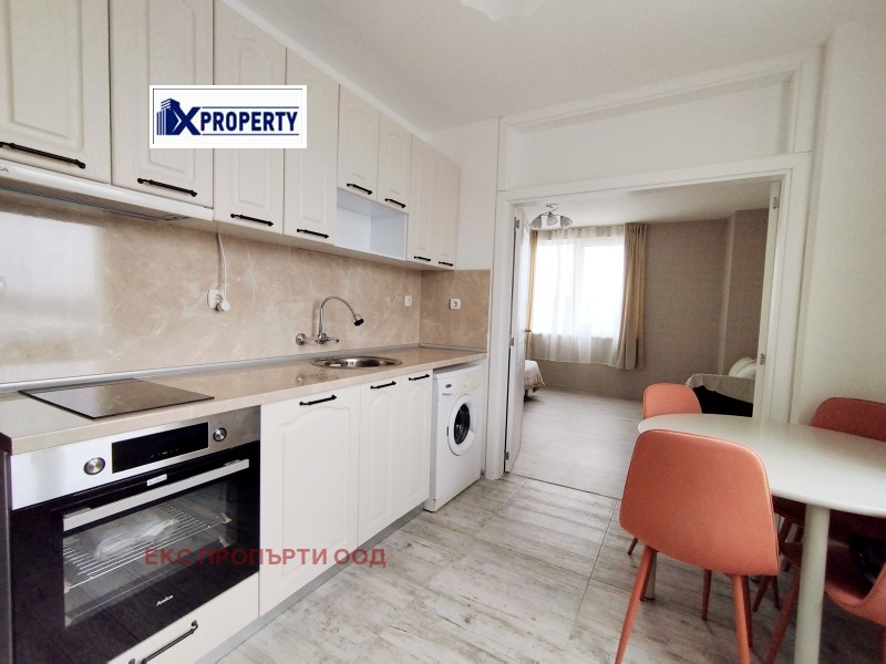 En renta  1 dormitorio Pernik , Moshino , 42 metros cuadrados | 16302129