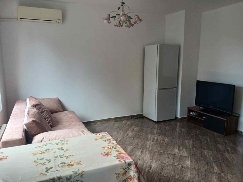 Дава под нем  2-стаен, град София, Банишора •  614 € • ID 95709449 — holmes.bg - [1] 