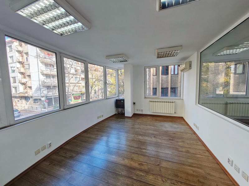 Дава под Наем ОФИС в град София, Център - 100 кв.м / 1 200 € » 2 347.00 лв., БОРОВО ИМОТИ ЕООД
