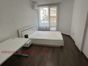 1 quarto Lazur, Burgas 3