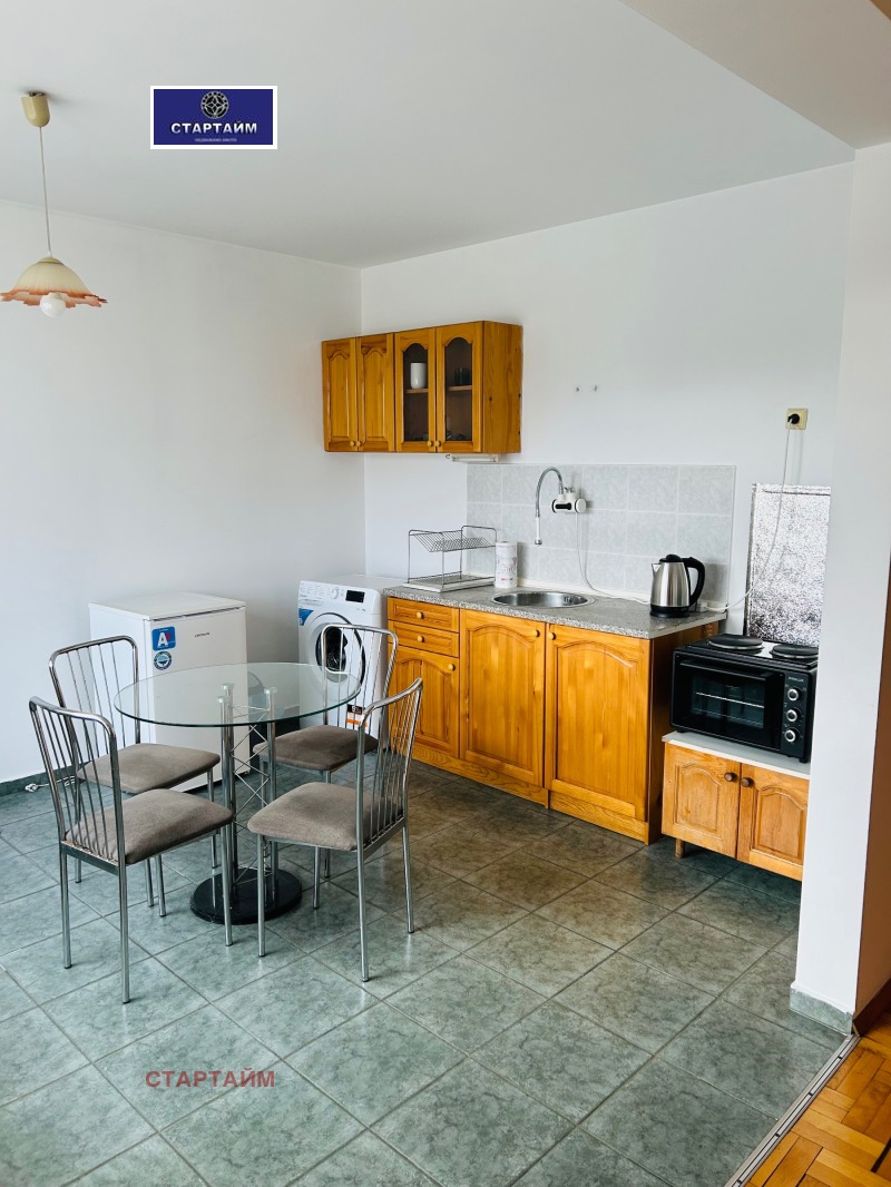 Дава под наем АТЕЛИЕ, ТАВАН, гр. София, Център