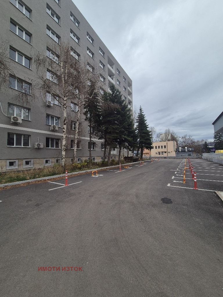 Дава под наем ГАРАЖ, ПАРКОМЯСТО, гр. Перник, Изток, снимка 5 - Гаражи и паркоместа - 52670472