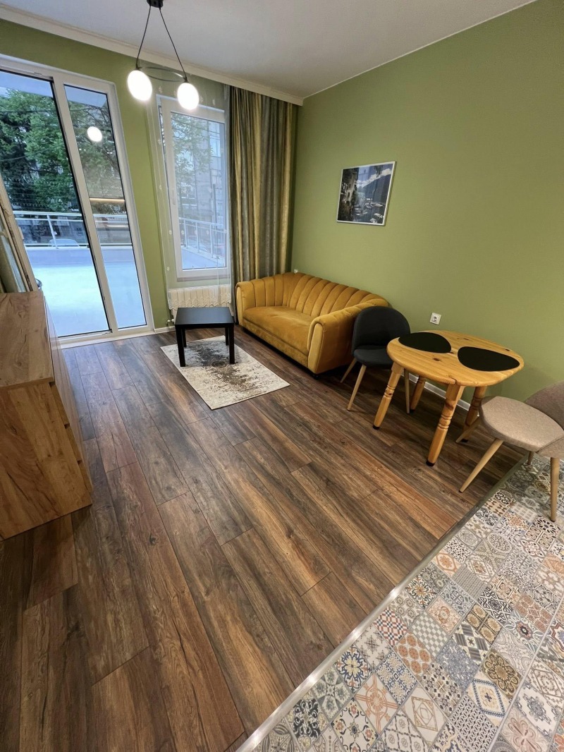 Издаје се  1 спаваћа соба Софија , Слатина , 60 м2 | 99339380