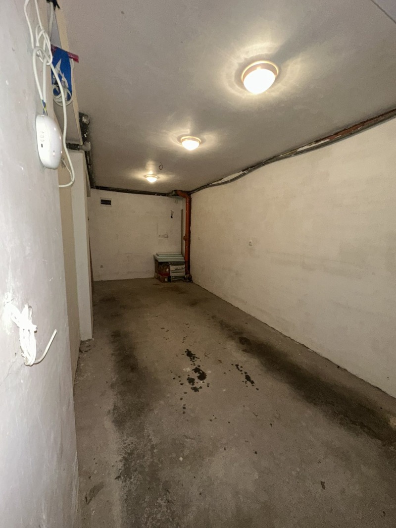 Дава под Наем ГАРАЖ в град София, Редута - 30 кв.м / 230 € » 449.84 лв., ДЖЕЙ И ДЖЕЙ КОРПОРЕЙШЪН ООД