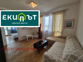 3-стаен град Варна, Център