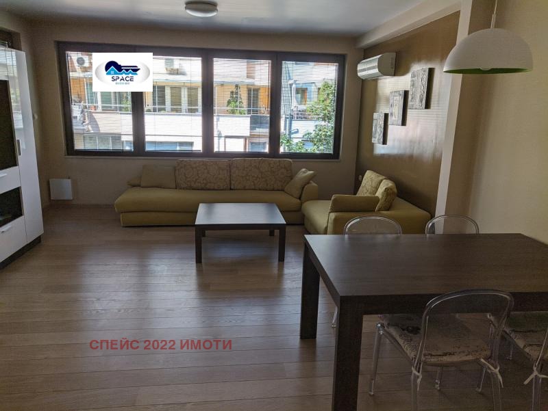 De inchiriat  1 dormitor Plovdiv , Țentâr , 70 mp | 34022789 - imagine [5]