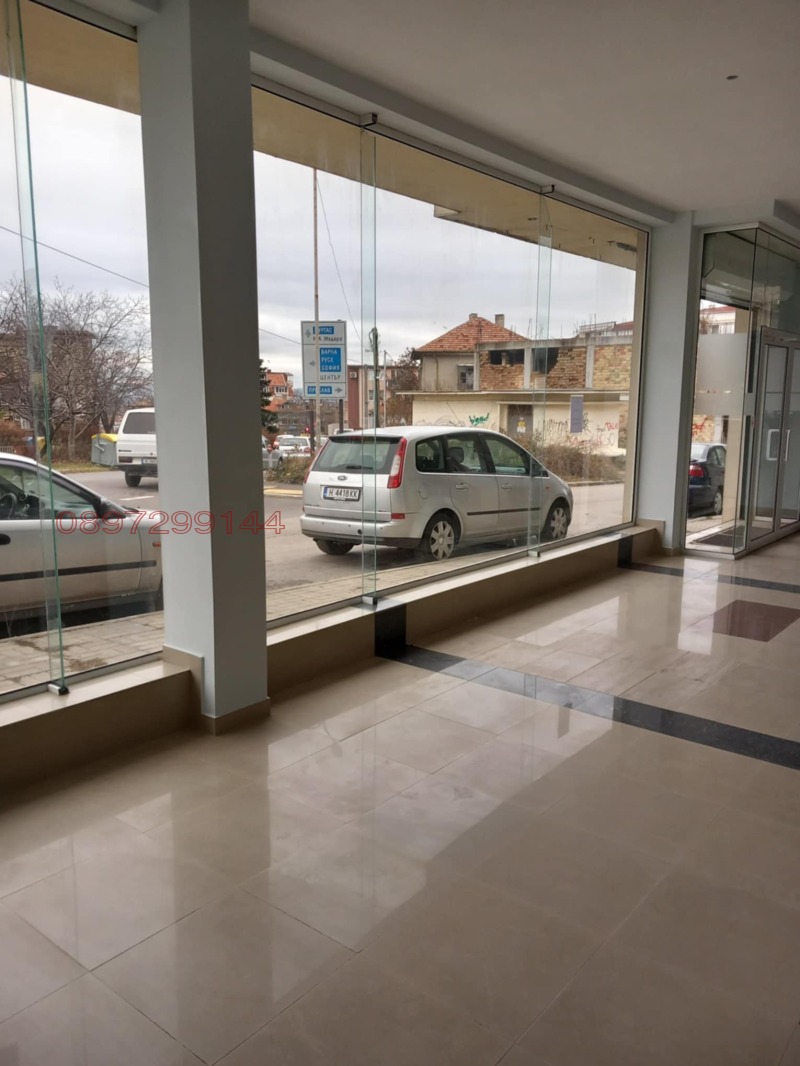 Дава под наем МАГАЗИН, гр. Шумен, 2-ри корпус, снимка 2 - Магазини - 52785053