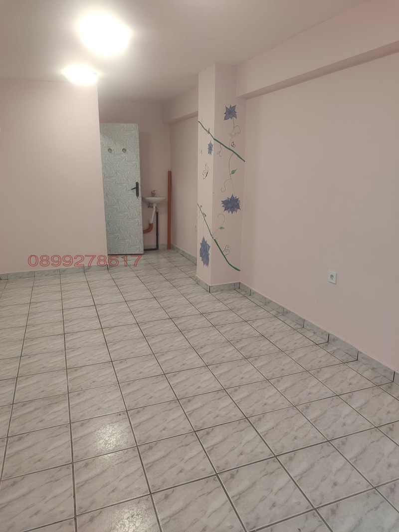 Дава под наем МАГАЗИН, гр. Варна, Колхозен пазар, снимка 2 - Магазини - 53259177