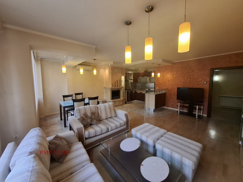 De inchiriat  2 dormitoare Plovdiv , Țentâr , 120 mp | 94643701