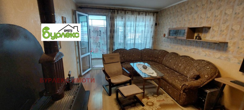 Дава под наем 4-СТАЕН, гр. Варна, Цветен квартал, снимка 3 - Апартаменти - 52713686