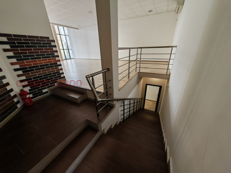 Дава под наем ОФИС, гр. Перник, Изток, снимка 13 - Офиси - 52816161