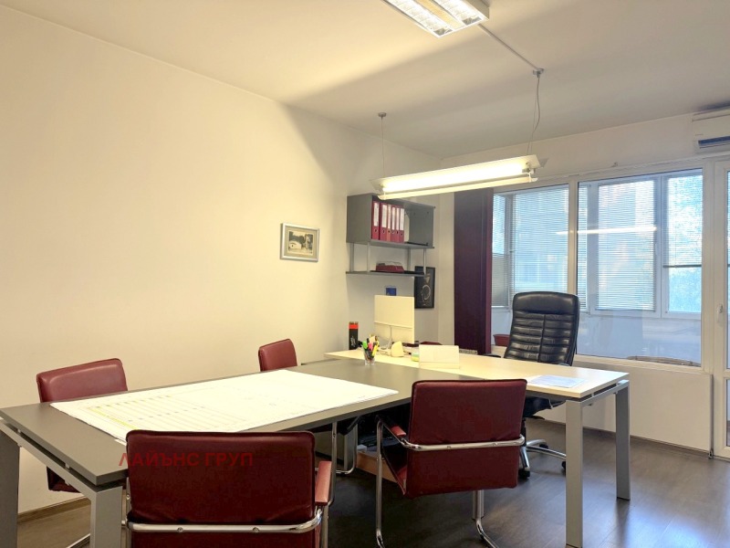 Под наем ОФИС, град Варна, Лятно кино Тракия • 600 € / 1173.50 лв. • 39211991 1