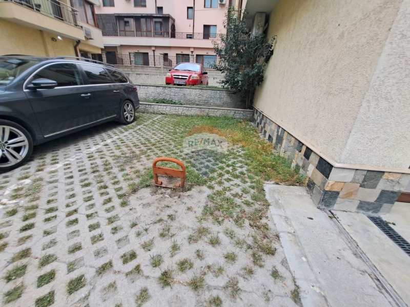 Под наем ГАРАЖ, ПАРКОМЯСТО, град Варна, Възраждане 1 • 65 € / 127.13 лв. • 38606929 1