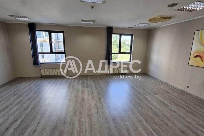 Дава под нем  Офис, град София, Студентски град •  550 € • ID 96106765 — holmes.bg - [1] 