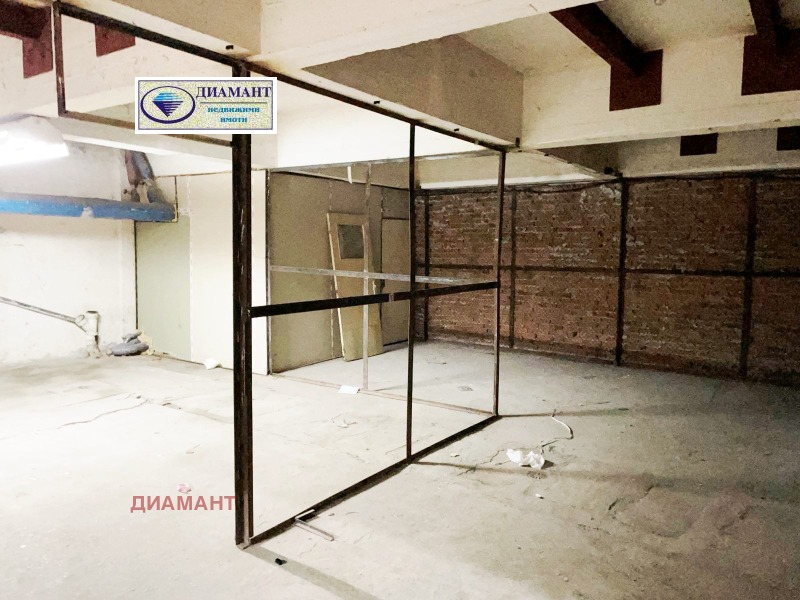 Издаје се  Складиште Русе , Здравец Изток , 216 м2 | 15295748 - слика [2]