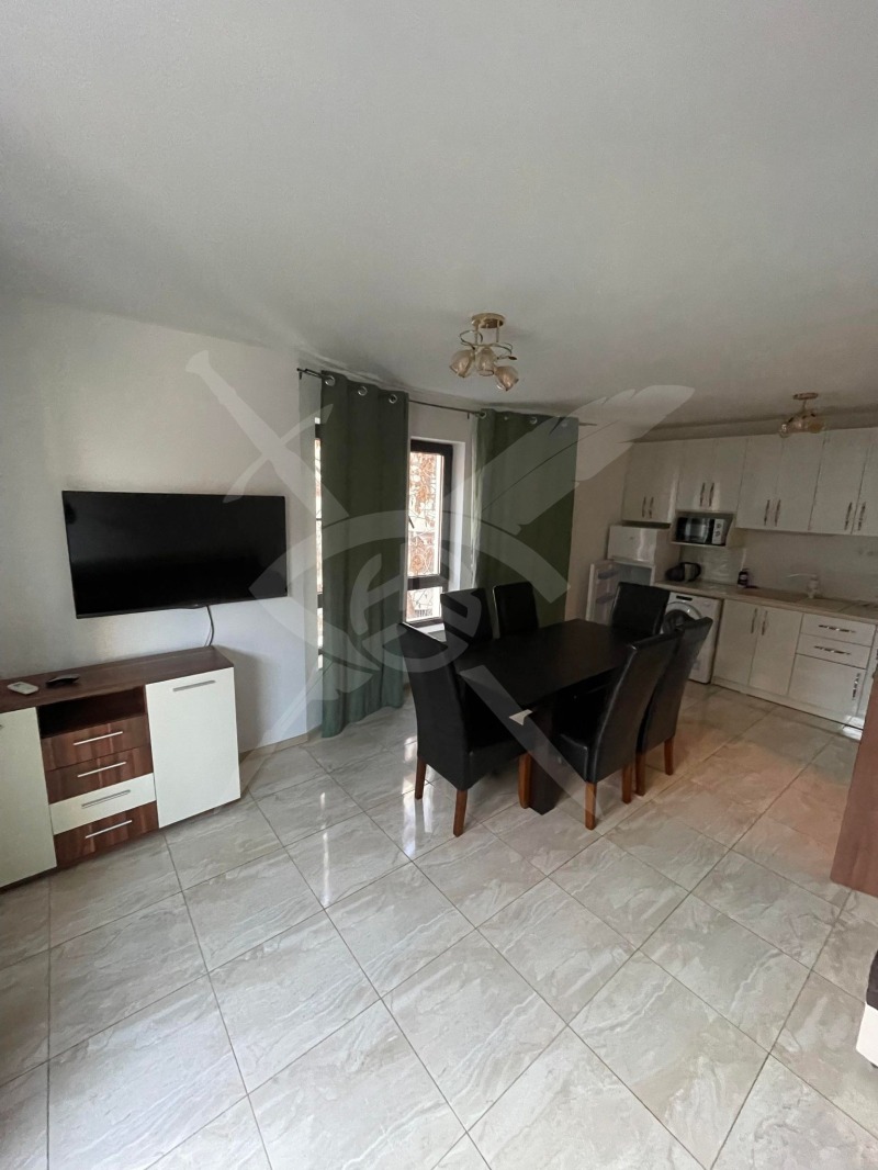 Дава под нем  2-стаен, град Варна, Гръцка махала •  750 EUR • ID 77882713 — holmes.bg - [1] 