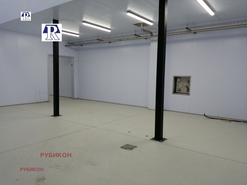 En renta  Almacenamiento Plovdiv , Industrialna zona - Yug , 330 metros cuadrados | 57285313