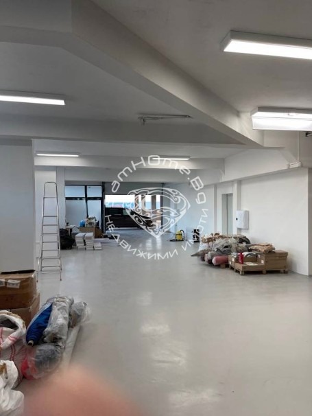 K pronájmu  Prodejna Varna , Vladislav Varnenčik 1 , 400 m2 | 84259173